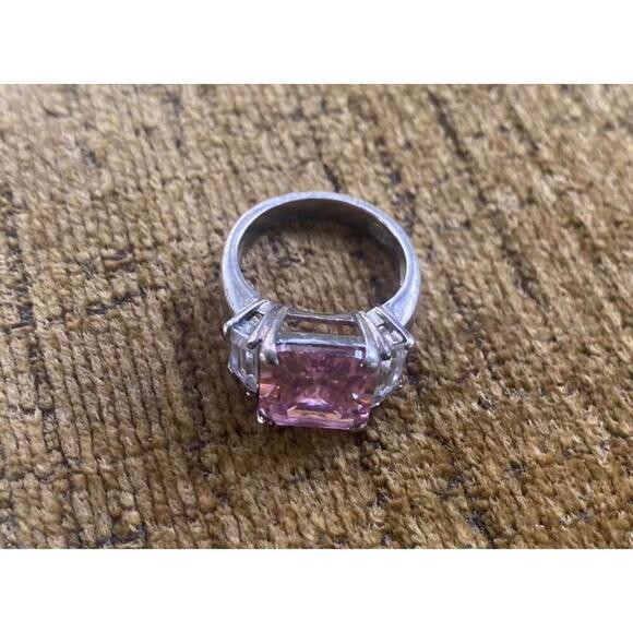 Elegant Silver Ring with Pink Stone - Picture 1 of 6